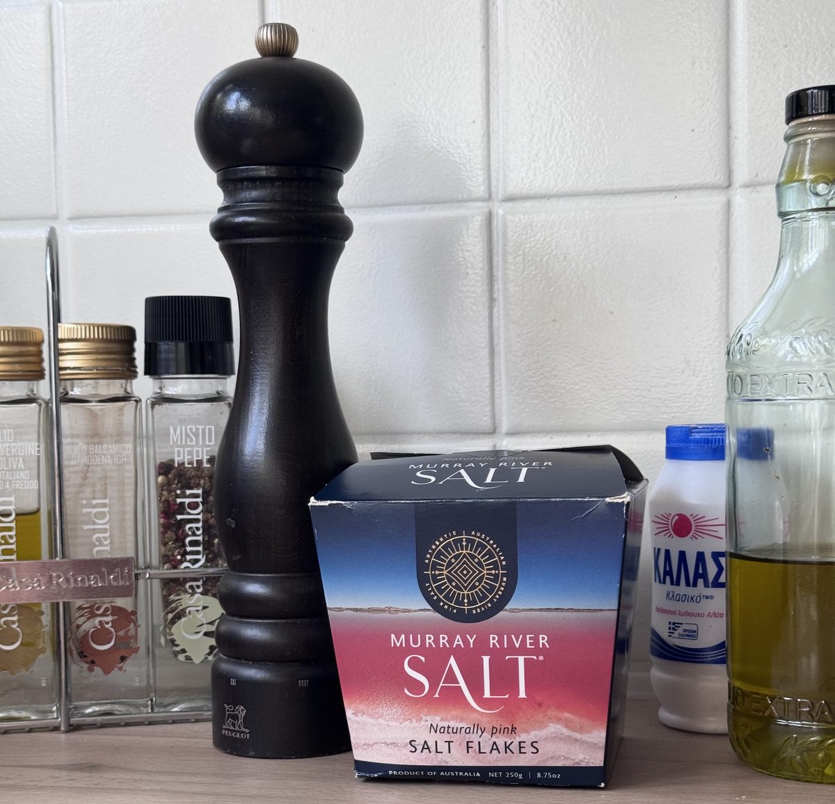 Pfeffermühle und Salz